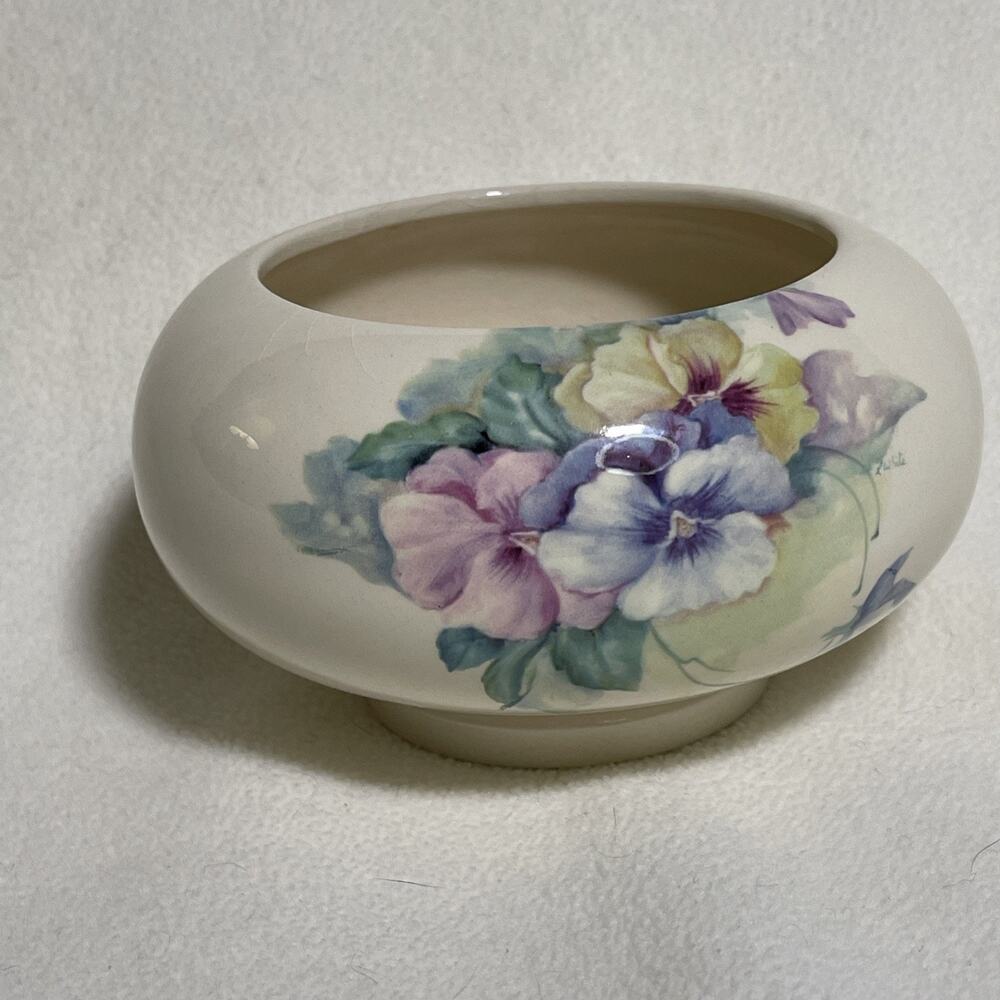 Pansy Plant Pot 6”x4” With 1/2” Pedestal Unmarked